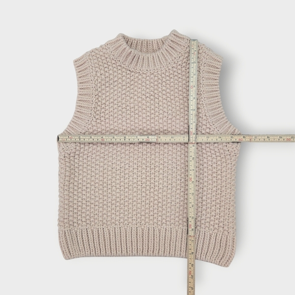 H&M Cream Sleeveless Knit Sweater Vest NWT Womens XS Sold Out Recycled Polyester - Picture 5 of 9